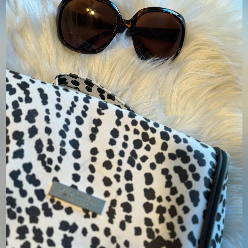 Isaac Mizrahi Black & White Animal Print Makeup Bag - Picture 9 of 17